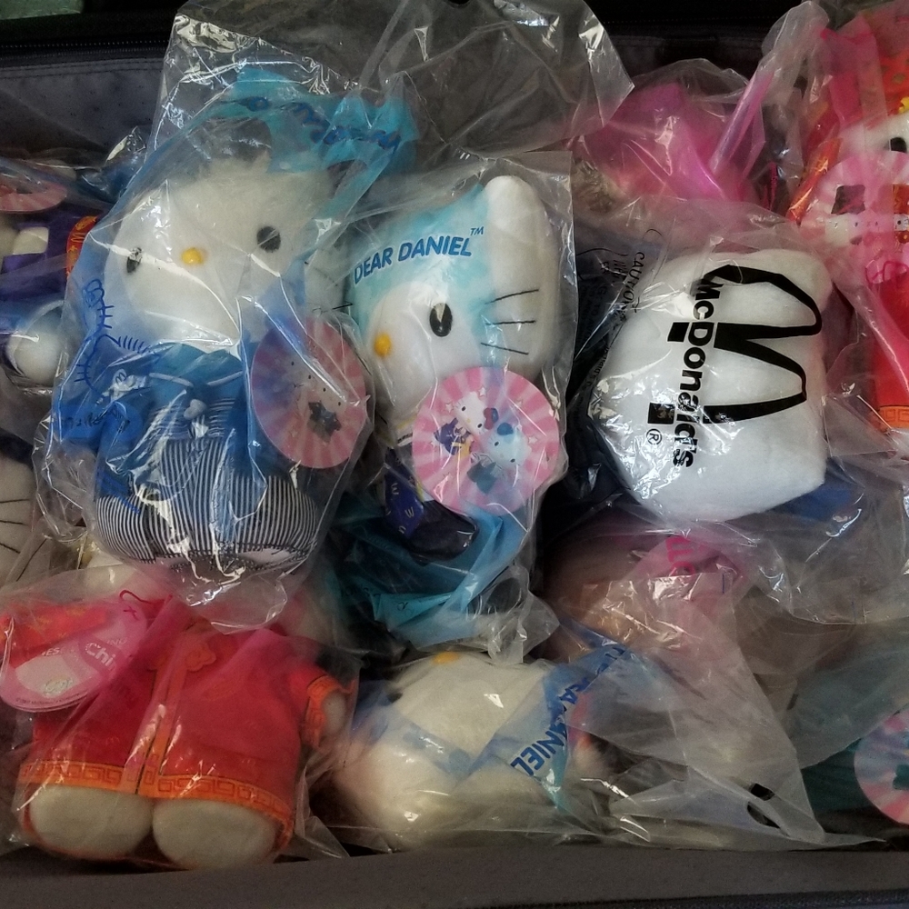 Hello kitty collectable dolls